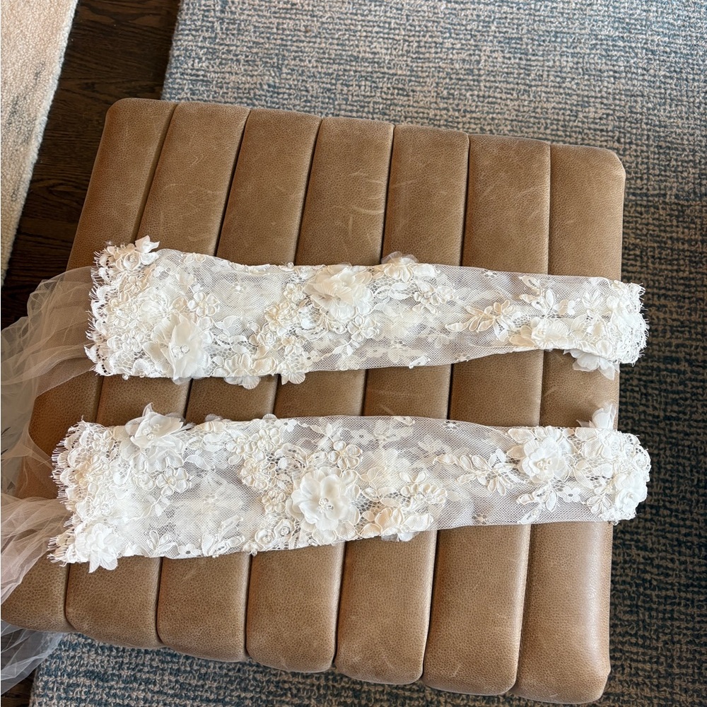 Rita Vinieris Bridal dress sleeves